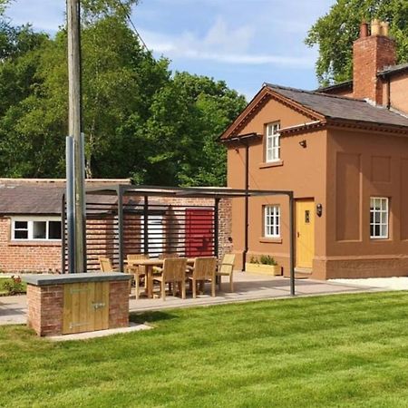 Oulton Park Lodge Little Budworth Exterior foto